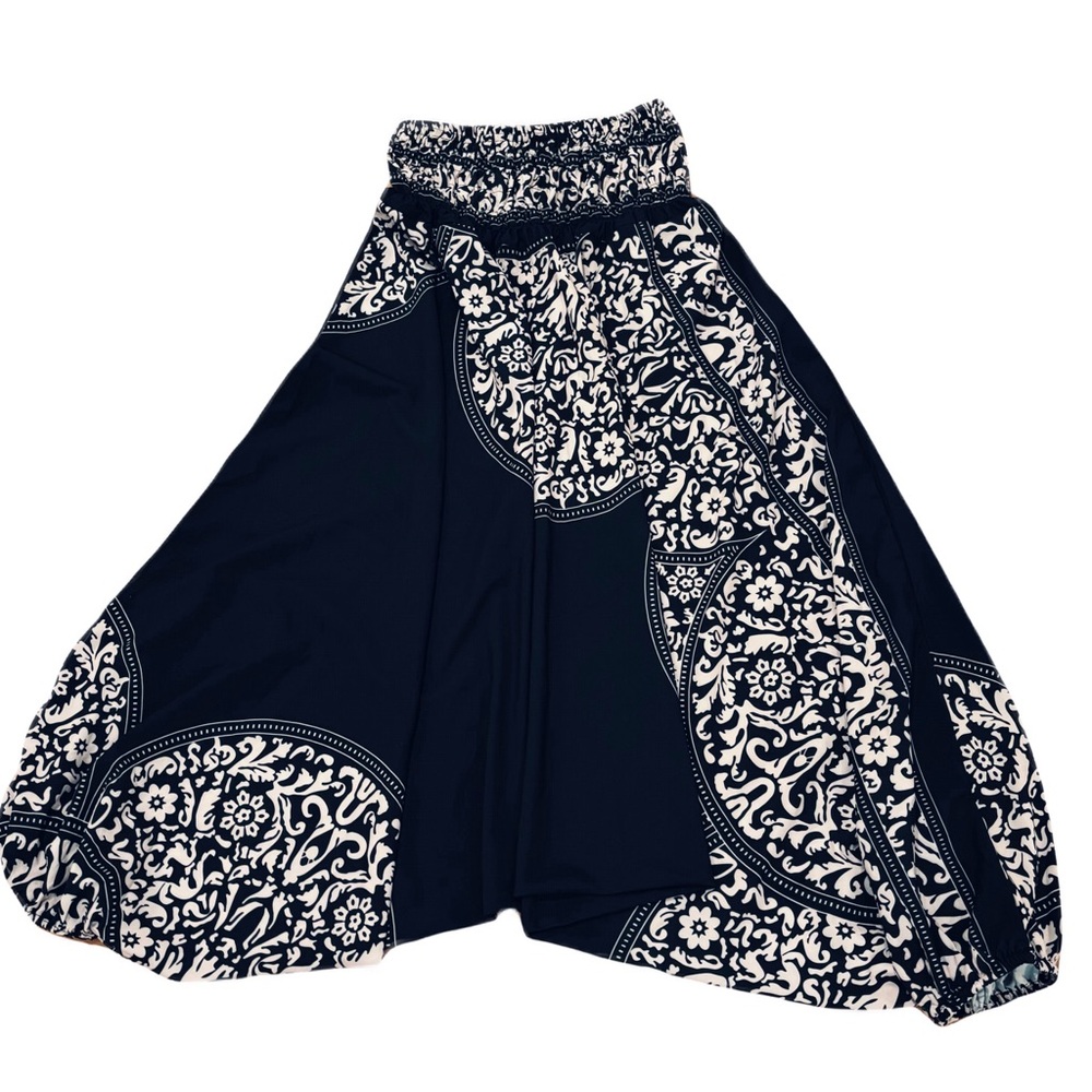 Women’s Dilake shirt skort harem or MC Hammer pants onesize fit all black white